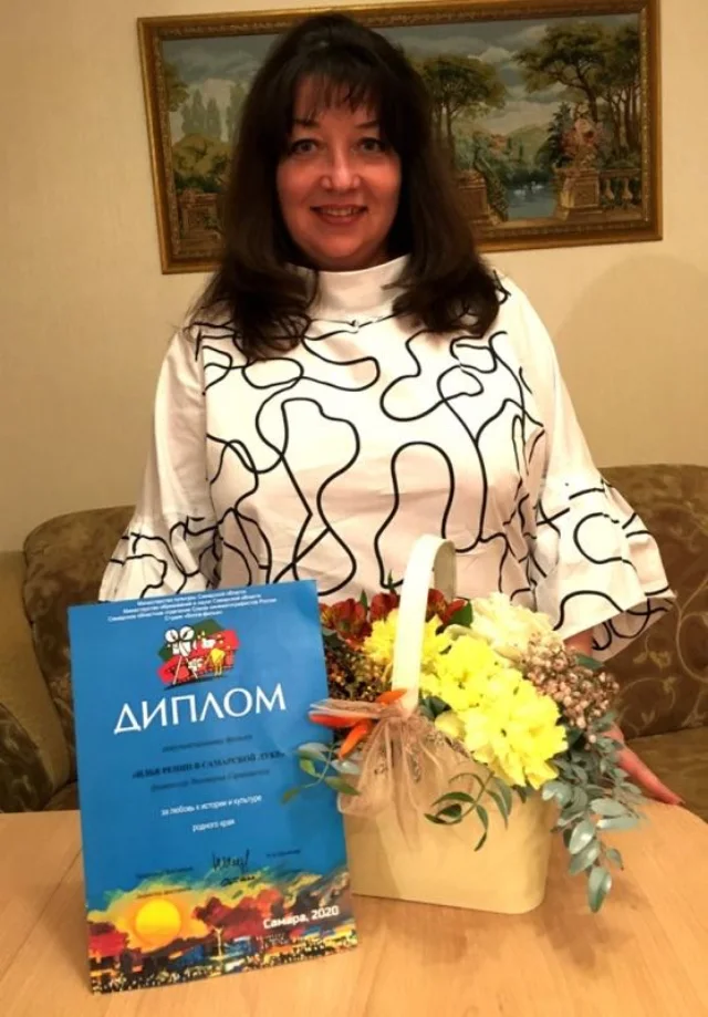 Victoria Garmashova holding her 2020 Cinema for Children festival diploma